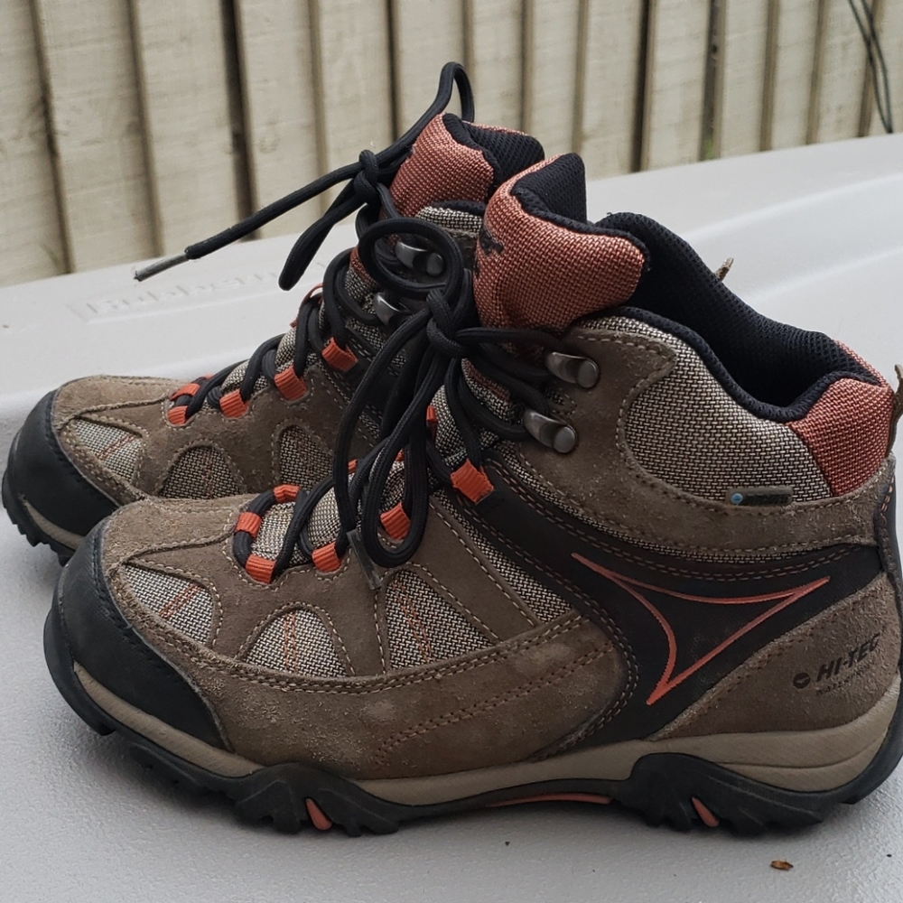 Hi-Tec Big Boy Waterproofing Hiking Shoes Size 5